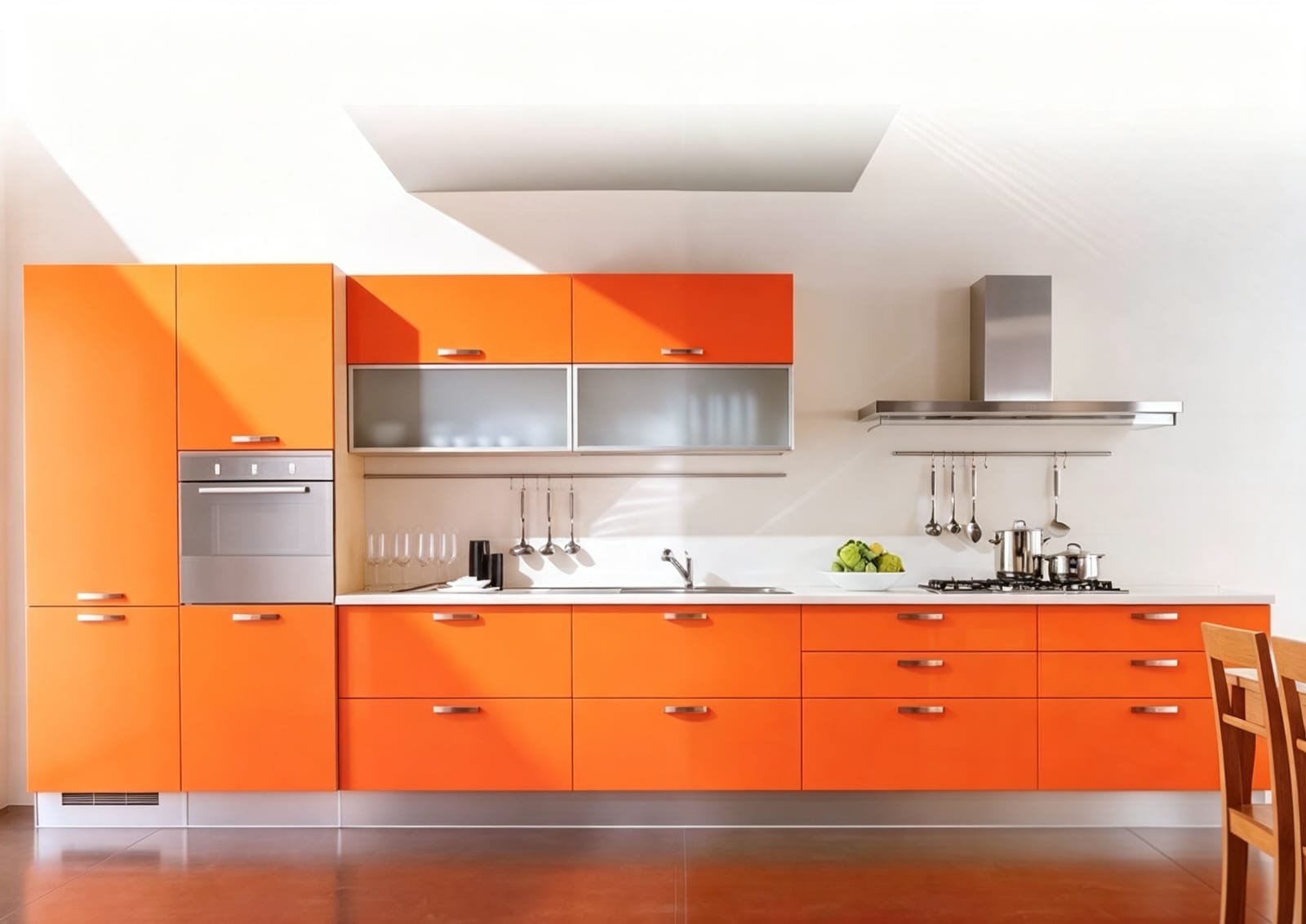 Closet con puertas de cristal naranja